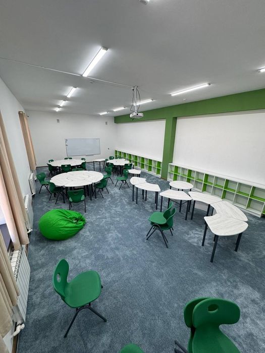 Парта ромашка, стулья Турецкие,Современные школьные парты и стулья.