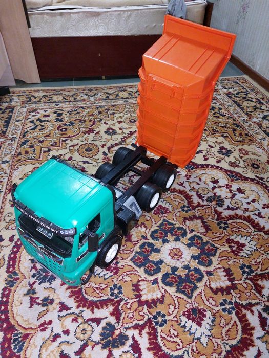 Продам грузовик  детский большой