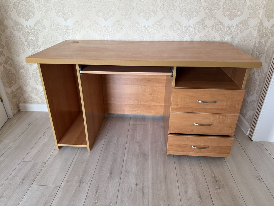 Стол письменый