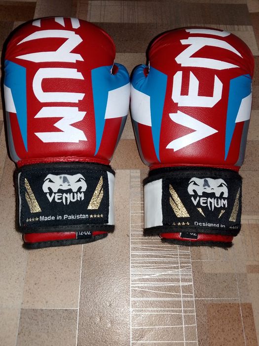 Боксёрские перчатки 12oz