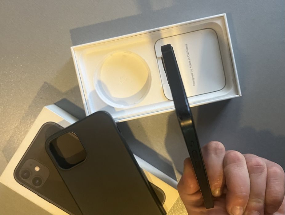 iPhone 12 midnight black