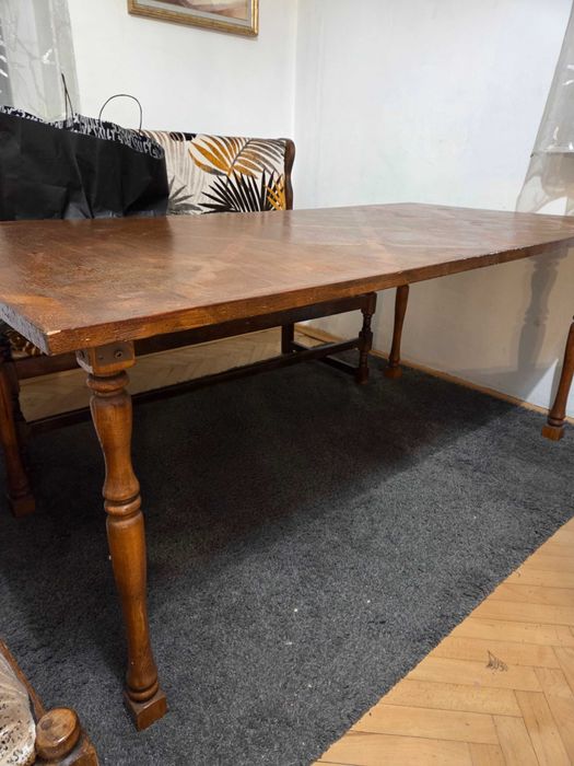 Дървена трапезна маса с тапицирани пейка и и столове