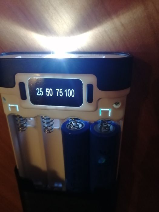 Външна батерия /кутия за батерии  AA