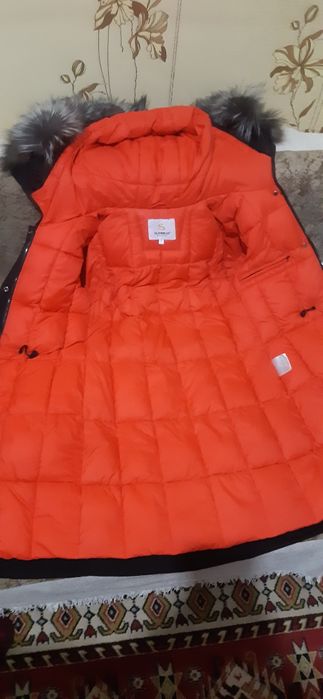 Пуховик с песцовым воротником