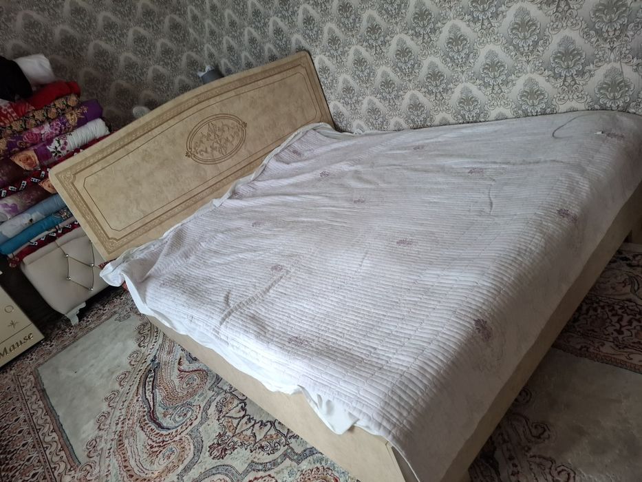 Продам спальный гарнитура