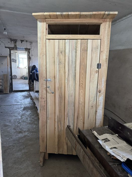 Туалеты, собачий будки ……..туалеты