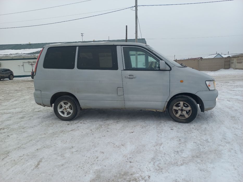 Тойота Ноах минивен