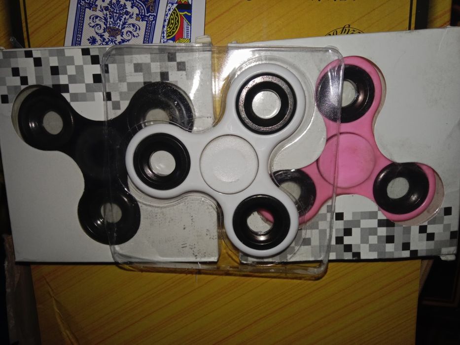 Продаю спинеры новые.