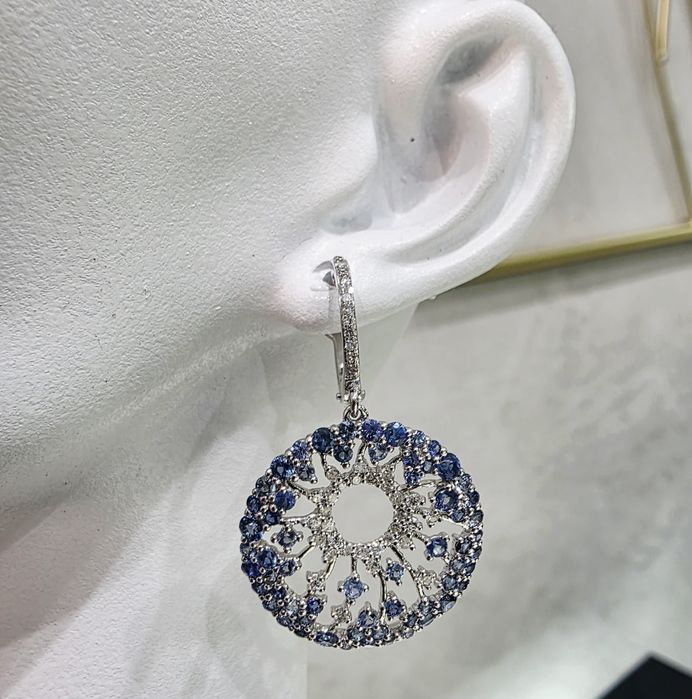 Элегантные серьги с сапфирами и бриллиантами