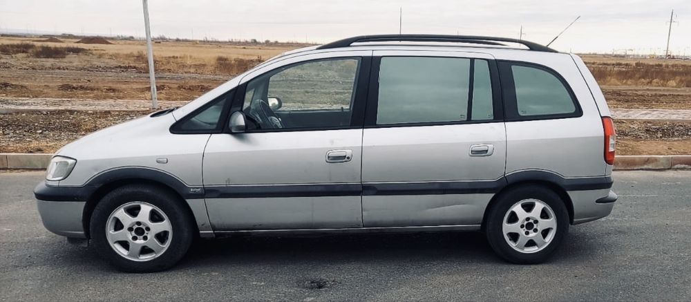 Продам машину Opel Zafira
