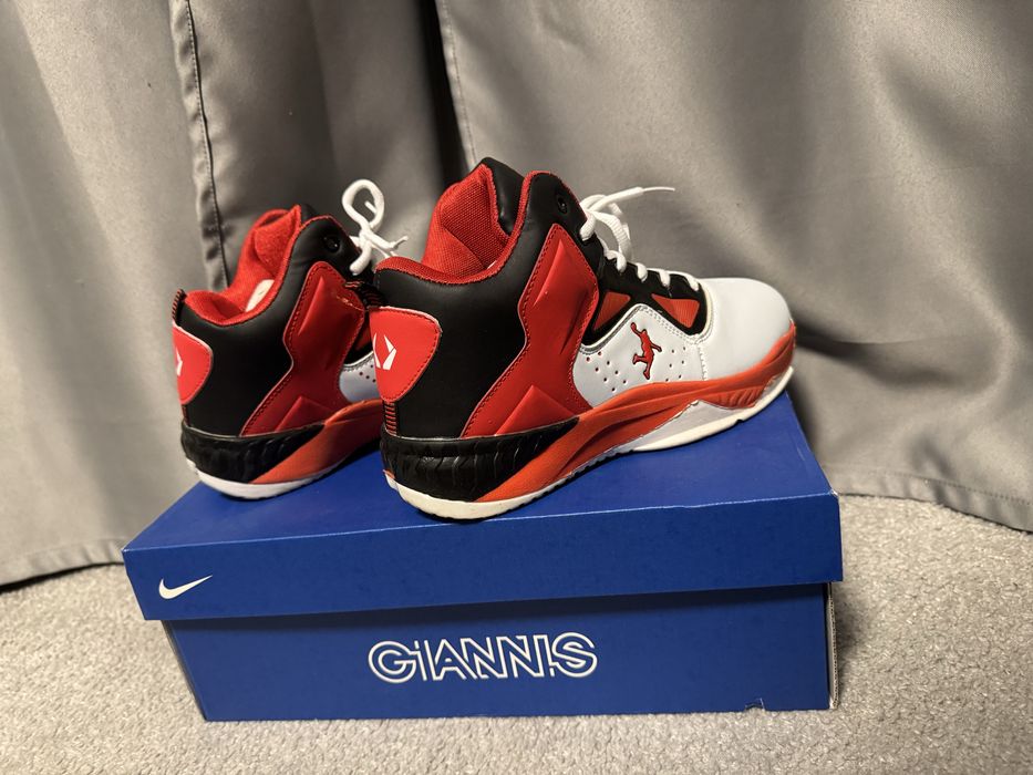 Баскетболни обувки (чисто нови)