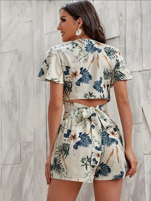 Костюмче от две части