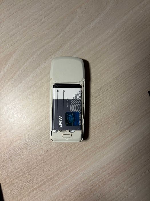 Продавам GSM Nokia 3100 нови панел + клавиатура, on/off бутон, батерия