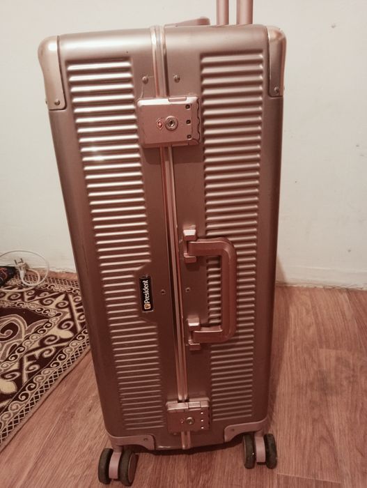 Чемодан сатылады.