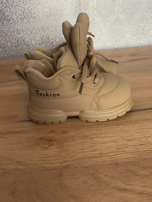 Продам детские ботинки демисезон