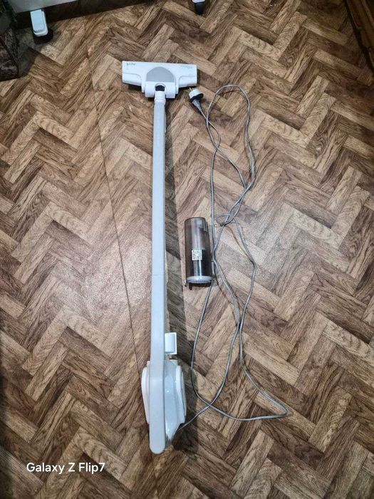 Пылесос вертикальный Xiaomi Deerma Vacuum Cleaner DX700. БУ.