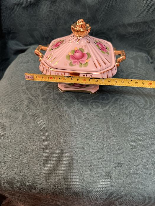 Порцеланов самовар и захарница Гжел