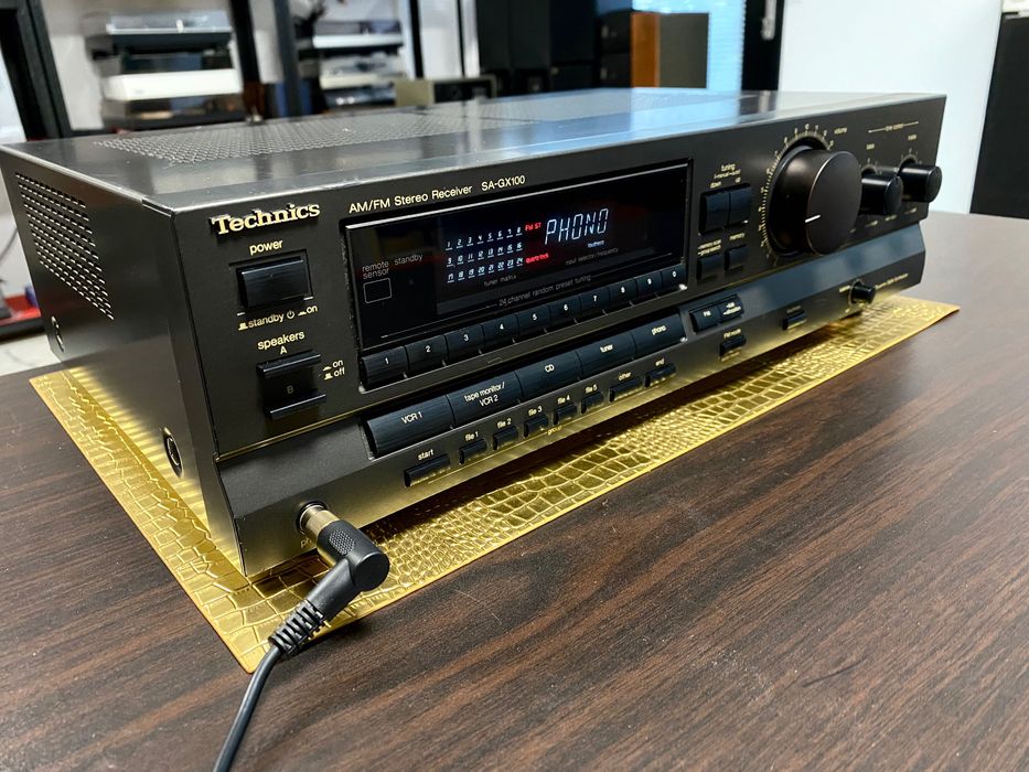 Усилвател с тунер Technics