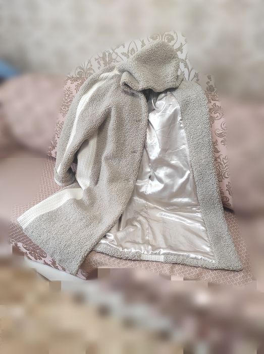 Продам пальто демисезонные. Чебурашка