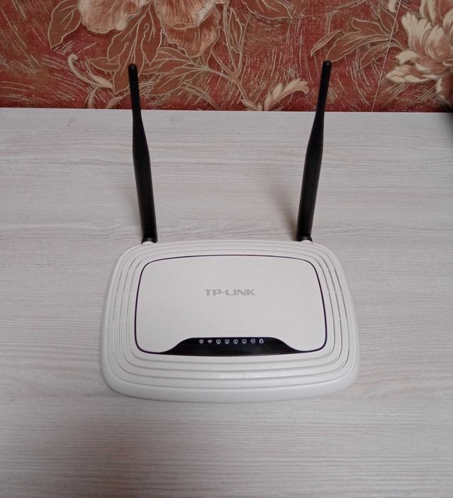 TP-Link TL-WR841N Wi-Fi router (yangi holatga yaqin)