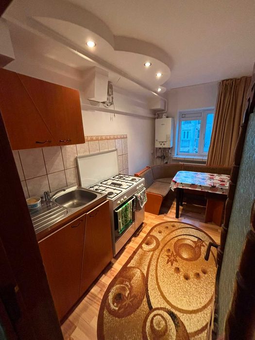 Vând apartament decomandat cu 2 camere