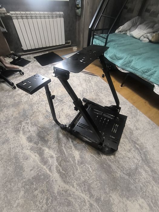 Продам столик под игровой руль!!!