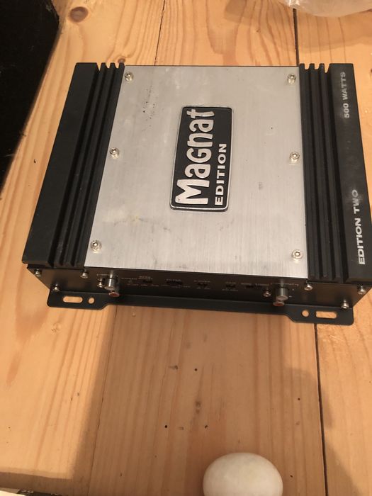 Vand subwooffer Magnat si statie
