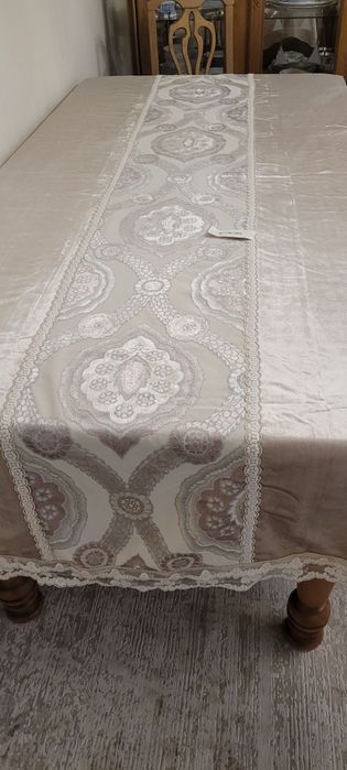 Продам  скатерть новую