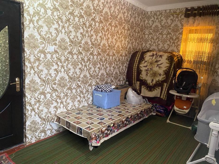 Уй сотилади Хисор стадион олдидан