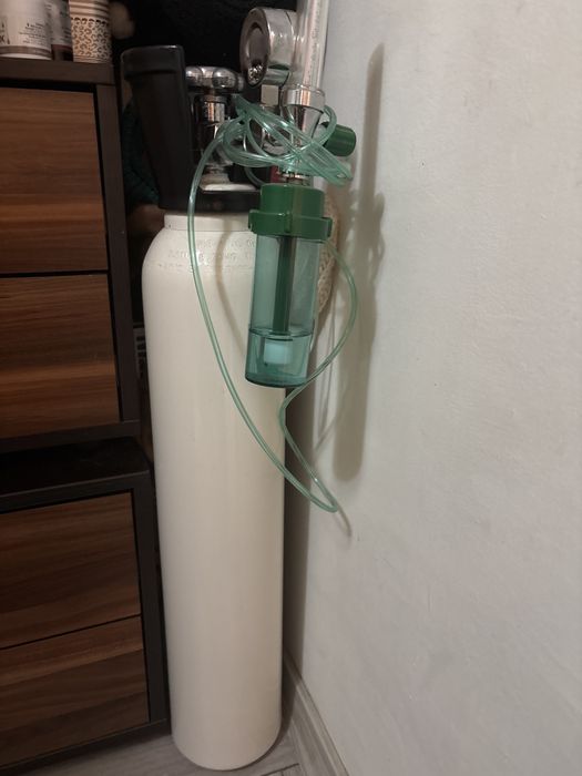 Чисто нова кислородна бутилка