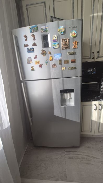 Холодильник Samsung