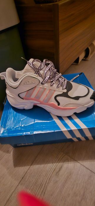 Маратонки Adidas Womens Magmur Runner, размер 40