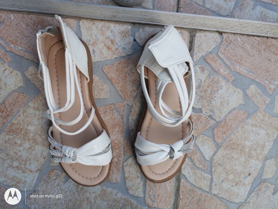 Sandale Zara 31, maro si sandale albe 34