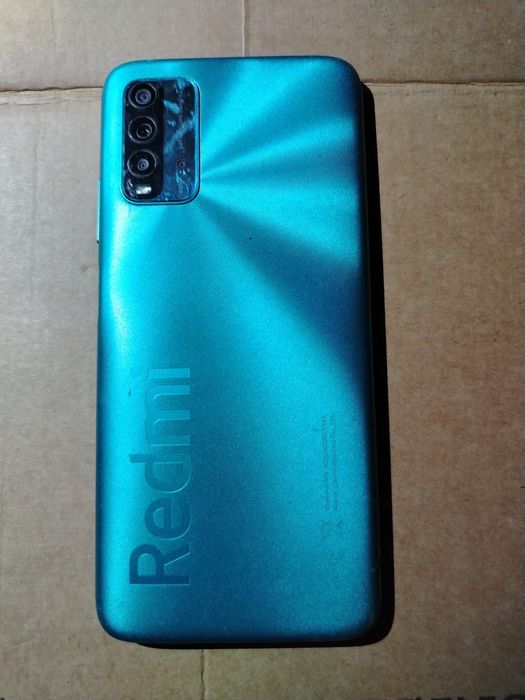 Xiaomi Redmi 9T functional. Sticla este crapata, dar display-ul și touch-ul sunt ok.  Are cont