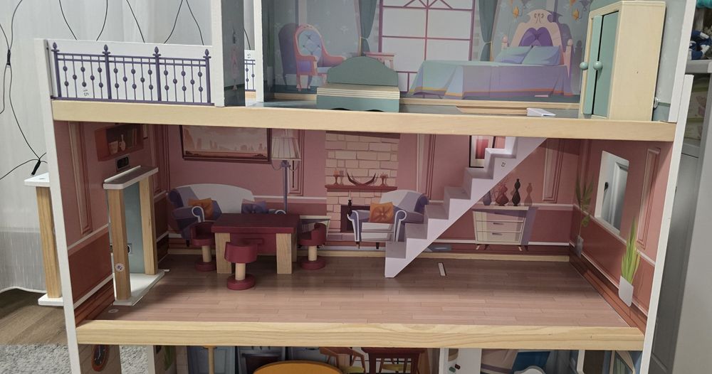 Casuta de papusi cu mobilier din lemn