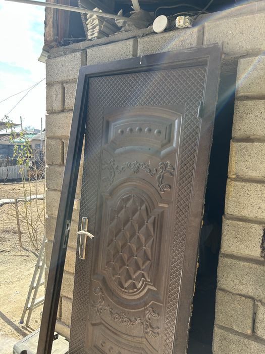 Продаю дверь договоримся в Таразе стоит