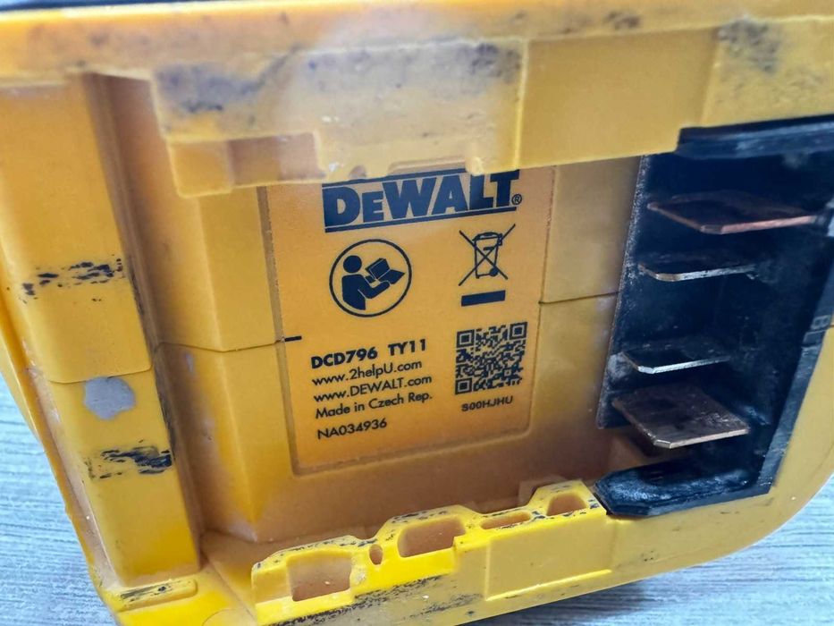 Ударен винтоверт DEWALT DCD796