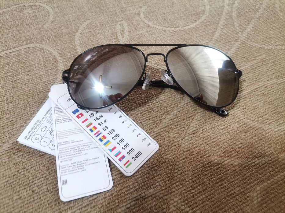 чисто нови слънчеви очила