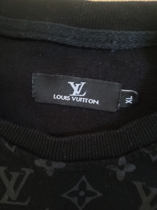 Vând bluză LV  de baieti