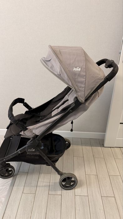 Коляска прогулочная Joie