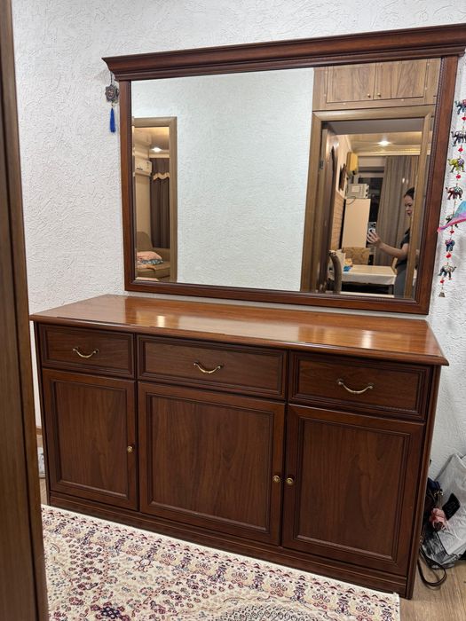 Продам дубовый комод с зеркалом