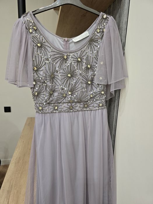 Платье нарядное.