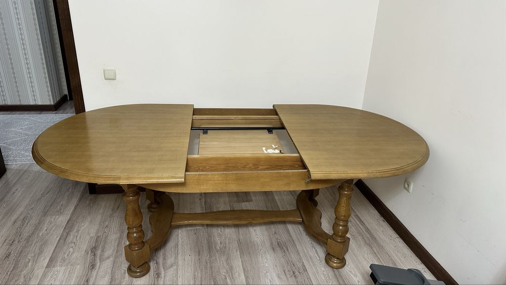 Стол и 10 стульев