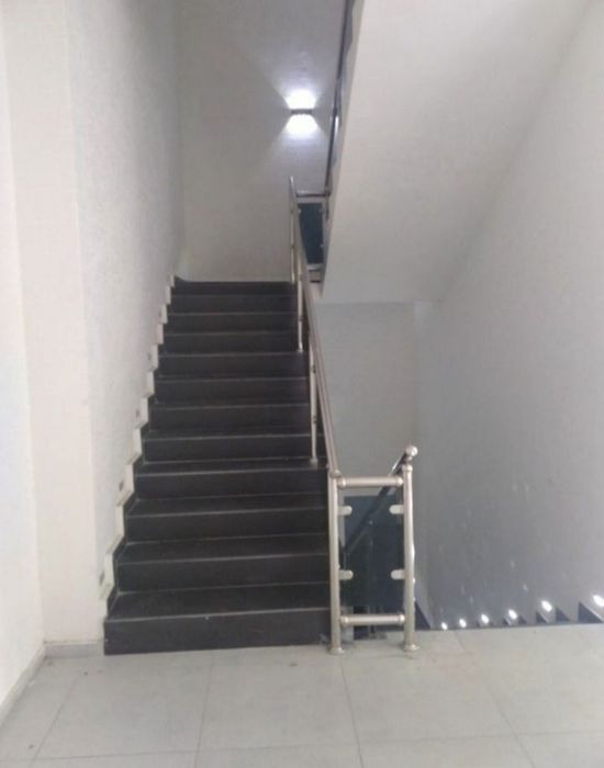 ул.Нукусская офисное  помещение 37кв.ремонт 3эт.в БЦ ор-р Капитал банк