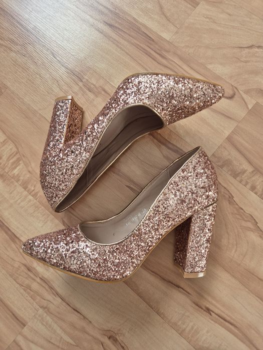 Vand pantofi marimea 36