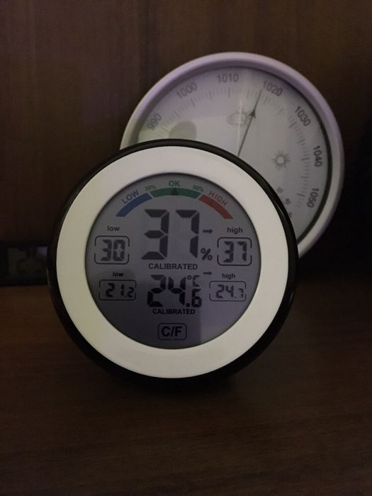 Комбинирани уреди - Барометър, термометър и хигрометър, хигрометър.