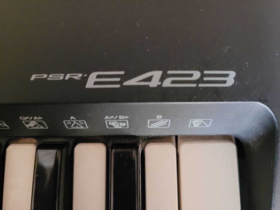 Синтизатор YAMAHA E 423