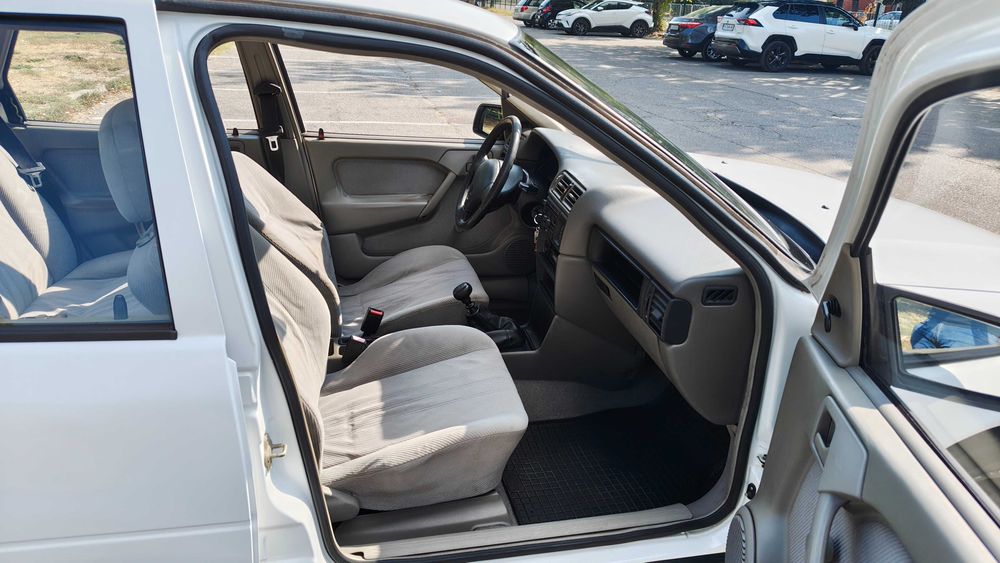 Opel Vectra A 1.6i (C16NZ) – 75 к.с. – Един собственик от 1999 г., гаражна