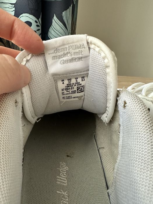 Белые кроссовки puma