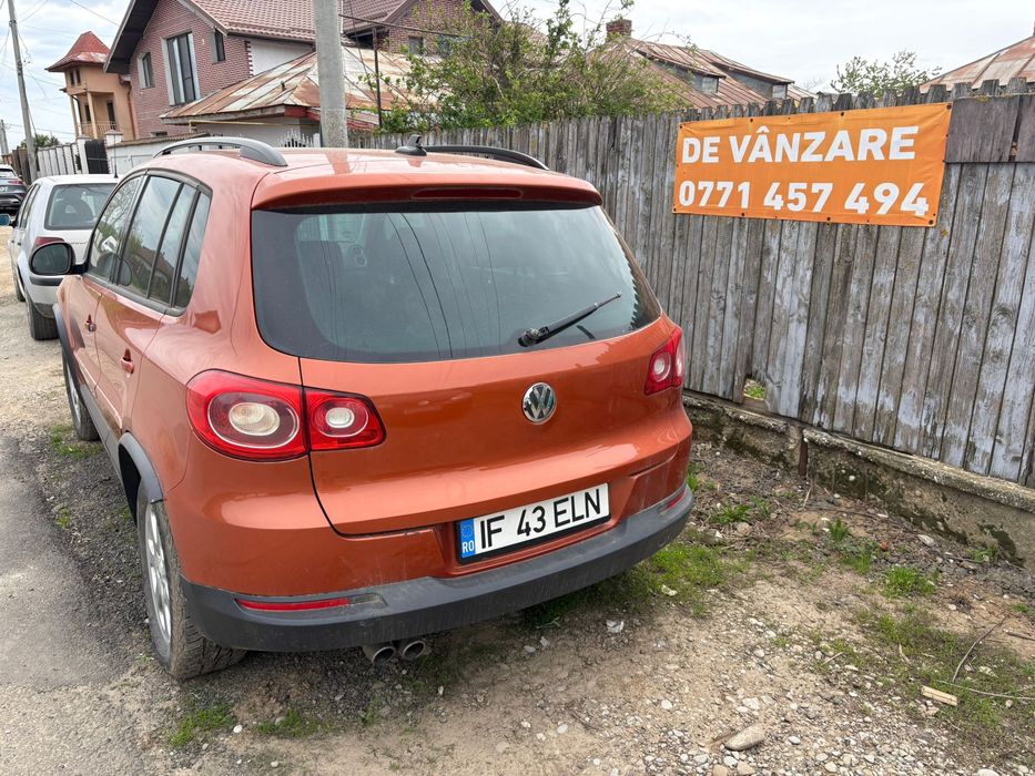 VOLKSWAGEN Tiguan
